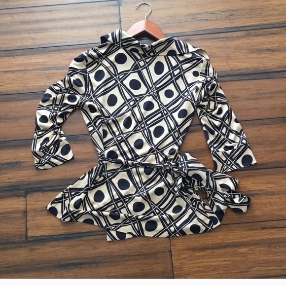 Diane von Furstenberg jill wrap top blouse size 6 - Picture 2 of 4
